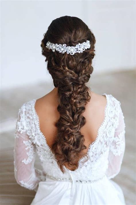 Stunning Bridal Hairstyles Ideas For Curly Hair