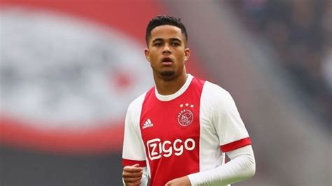 He is the son of former dutch international football player patrick kluivert, and grandson of former surinamese football player kenneth kluivert. Justin Kluivert to join Roma for just €18m | SportsJOE.ie