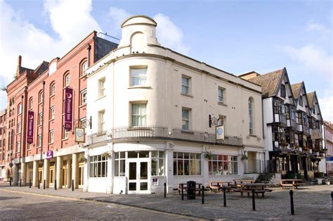 Settle into intuitively appointed rooms and suites offering. Premier Inn Bristol City Centre (King Street) Hotel ...