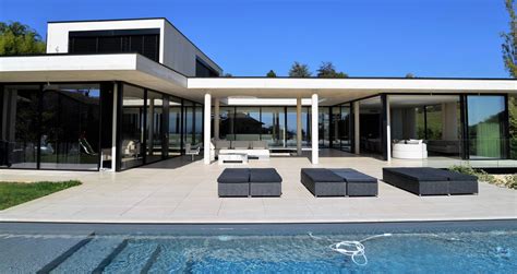 And if you want more inspirations, then look at these awesomely constructed modern villa designs around the globe. Maison moderne design Cannes - GIANNI FASCIANI