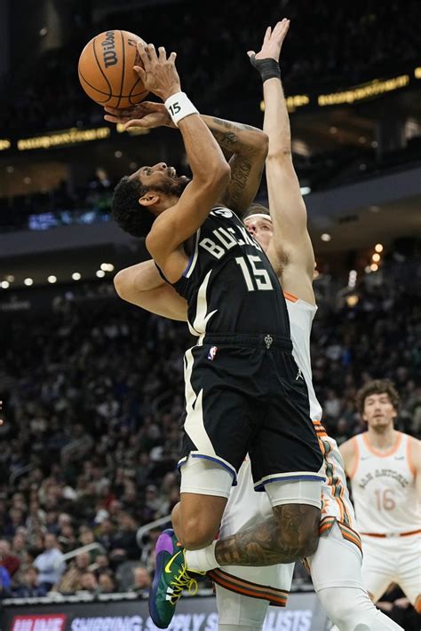 Milwaukee Bucks Guard Cameron Payne 15 Shoots During The Second Quarter Against The San