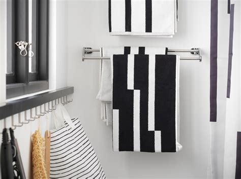 It has been taken in at the back, and can be let out about. Et lite og søtt bad med funksjonell oppbevaring - IKEA