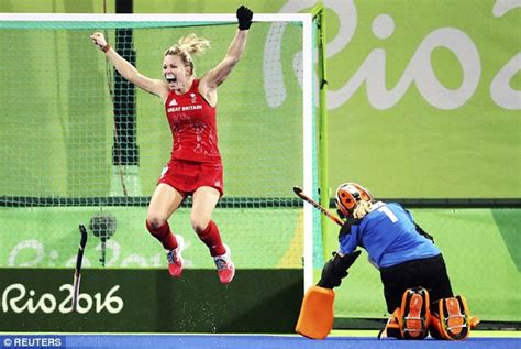 maddie hinch reveals mid air antics as team gb s women s hockey team returns from home rio 2016