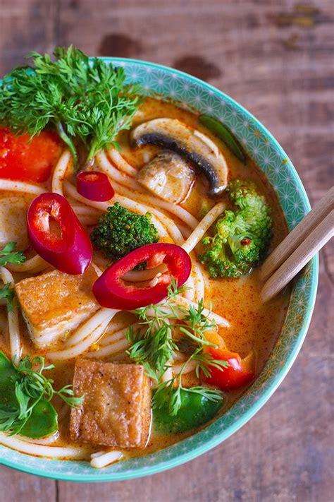 It's creamy and smooth with a lingering spice kick. Vegan Laksa Soup | Malaysian Laksa Lemak | Recipe | Veg ...