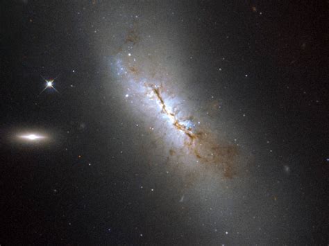 Hubble Presents Amazing New Image Ngc 4424 Astronomy