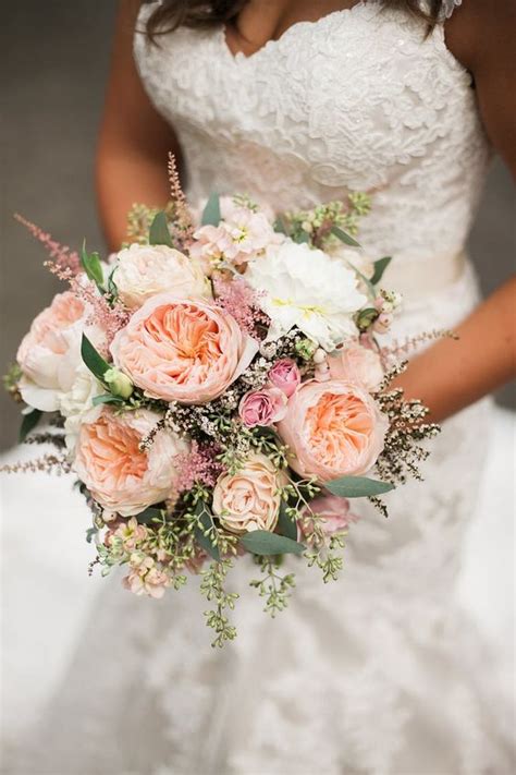 20 Bouquets With The David Austin Wedding Rose Juliet