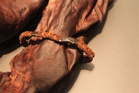 Ór Irelands Gold Bog Body Viking Culture History Images