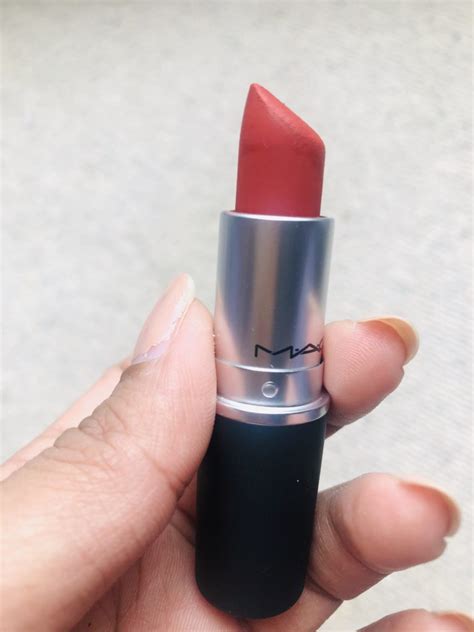 I'm a pretty big fan of mac lipsticks, i think they're one of the best formulas in the market in terms of pigmentation and consistency with the finishes. MAC's Powder Kiss Devoted To Chili Review 💄 - Hues Of Joy