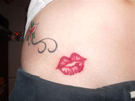 Best Kiss Tattoo Ive Seen Some Are Crazy Looking Kiss Tattoos