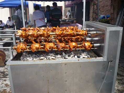 Ini merupakan resepi anggaran sahaja kerana ikut yang nisbah mak pemilik resepi buat 3 guni bawang satu periuk besar menggunakan mesin khas untuk niaga. Ayam golek madu Istimewa