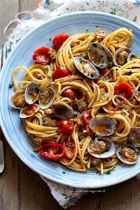 Spaghetti Alle Vongole E Pomodorini O Bianchi Ricetta Originale E