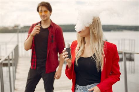 Parents whose kids are vaping often don't know what to do or where to turn for help. 5 Reasons Why Teenagers Vape so Much | Inspirationfeed