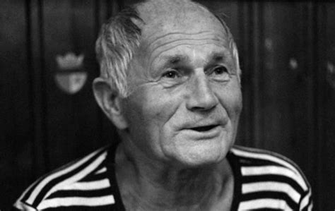 A nesmíme zapomenout na drobné chyby, které se vyskytly ve. Před dvaceti lety zemřel Bohumil Hrabal. Připomeňte si 10 ...