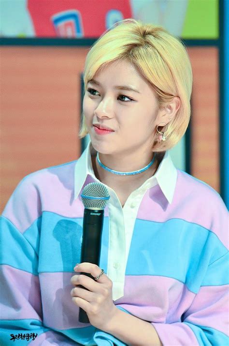Yoojeongyeon Yoo Jeongyeon 유정연 Jeongyeon 정연 Jeongyeontwice Koreangirl Twice 트와이스 Cute