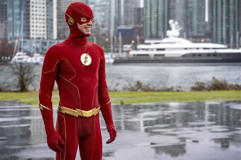 Grant Gustin Shares His Biggest Complaint About The Flash Costume
