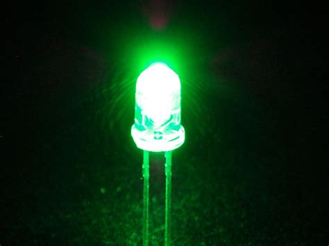 Led 5mm Green Super Bright Basic Robot