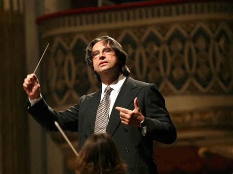 Scopri di più sui siti ufficiali: Riccardo Muti fait des débuts atypiques à l'Opéra de Paris