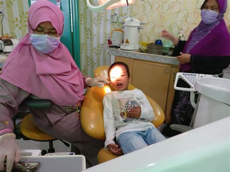 Manfaat cabut gigi adalah untuk mengembalikan fungsi rongga mulut seperti semula. Cabut gigi susu di Klinik Pergigian Asfaliza | irrayyan.com