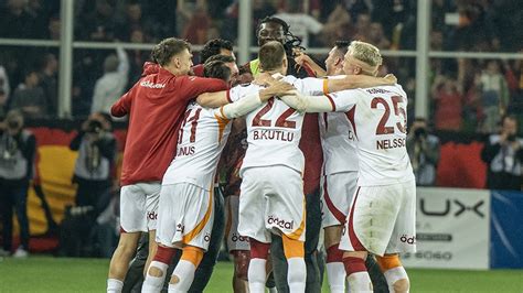Footballeurs De Galatasaray Ont Remport Leur Premier Titre De
