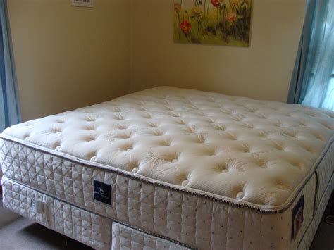 Serta raised air mattress with never flat pump. Serta and The National Sleep Foundation Team Up To Create ...