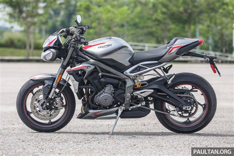 Review Triumph Street Triple Rs Naked Sports More Of The
