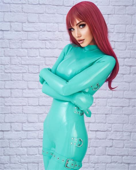 Very Eager Latex Doll Rshinyporn