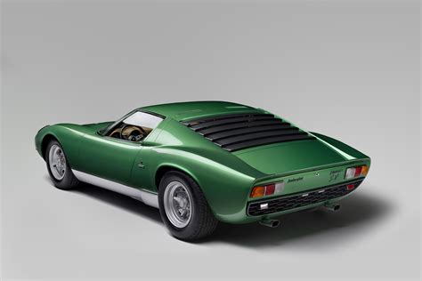 The Lamborghini Miura SV Turns 50 Here S What Makes It An Iconic