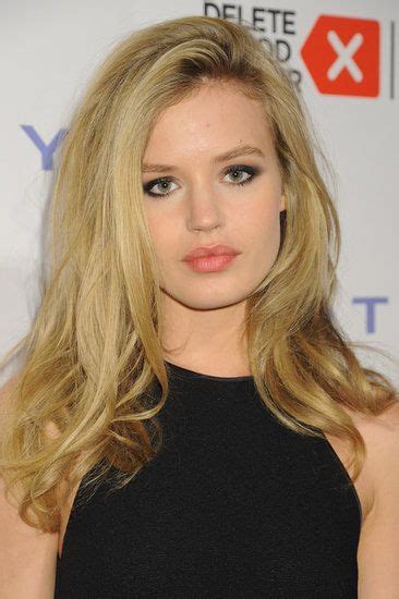 Short and feathered for the win. 15 Most Charming Blonde Hairstyles for 2020 - Pretty Designs