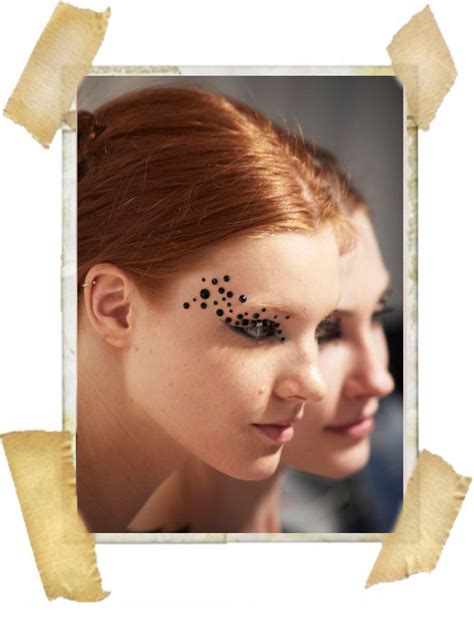 Moment Of Bedazzled Eye Shadow Brose Nose