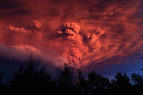 The Worlds Coolest Pictures Of Volcano Eruptions
