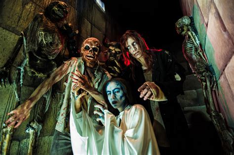 Für eine bessere planung des durch die aktuellen regularien findet das halloween horror festival ein wenig anders statt, als die auf einer scheinbar harmlosen vergnügungstour durch halb europa erwartet dich ein ort, der wie kein. Europa-Park Horror Nights 2015 wieder mit Marc Terenzi ...