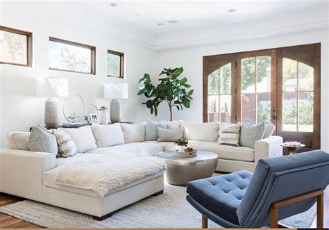 Cozy And Chic California Style White Living Room Decor With Plush Large
