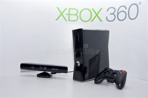 E3 2010 Nuevo Xbox 360 Y Kinect Fotografía Editorial Imagen De