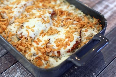 Fold in hash brown potatoes, 1/2 cup cheese and 1/2 cup onions. Pork Chop and Hash Brown Potato Bake | Recipe in 2020 ...