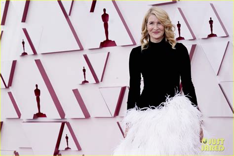 Laura Dern Wears Full Feather Skirt To Oscars 2021 Photo 4547811