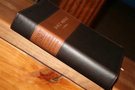 Tyndales Giant Print Nlt Bible Review Bible Buying Guide