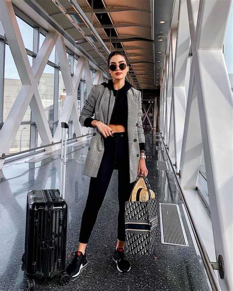 11 Comfortable Travel Outfit Ideas Stylish Outfits For Flying In 2020 Girl Fashion