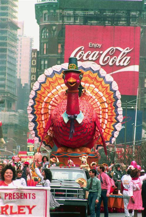 The Macys Thanksgiving Day Parade Through The Years Macys