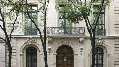 Jeffrey Epsteins Opulent New York Mansion Said To Contain Bizarre