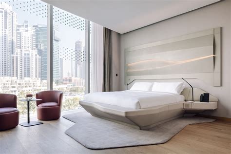 Zaha Hadids Futuristic Me Dubai Hotel Defies Design Convention