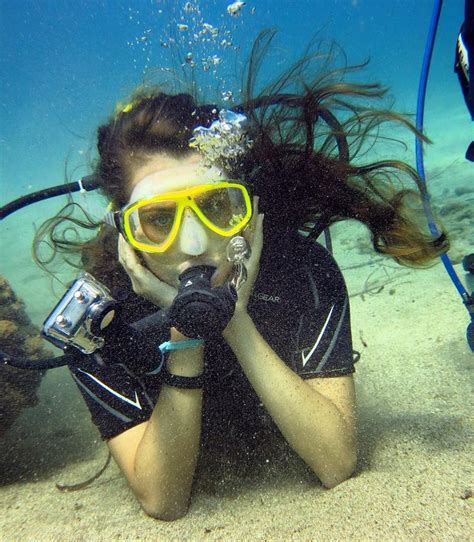 Pin By Smartone On Scubas Scuba Diver Girls Scuba Woman Underwater My