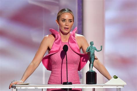 Emily Blunt S SAG Awards Speech Was So Emotional It Made Her Husband