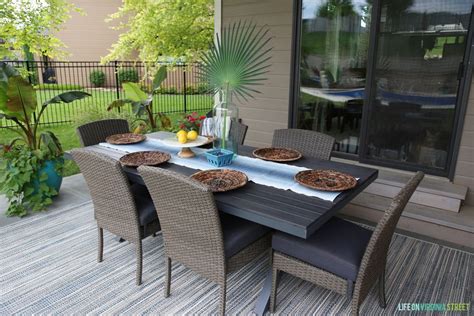 How To Create A Dreamy Outdoor Dining Space Outdoor Table Settings