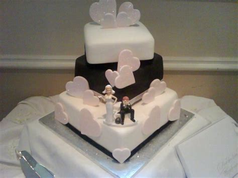 Unusual Crazy Wedding Cakes For The Non Traditional Couple Musely