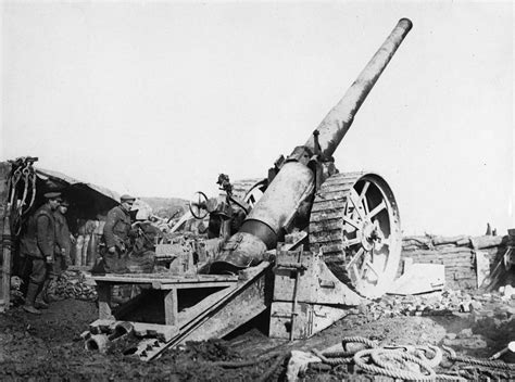 the crew of a 6 inch mark vii gun at work near pys france march 1917 ww1 railway gun ww1