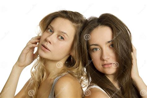 Deux Belles Jeunes Femmes Image Stock Image Du Embrasse 21728685