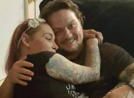 Couples in love can't get enough of each other — especially. Meet Craig Sadler-Husband of Nikki McKibbin, former American Idol contestant who died at age 42 ...