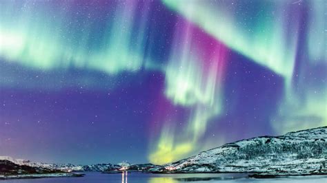 Download Northern Lights Aurora Borealis Norway 4k Monitor Wallpaper