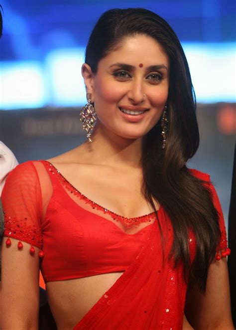 Picture Picnic 🅿🅿 Kareena Kapoor Super Sexy Skin Show In Red Saree At Film Ra One Music