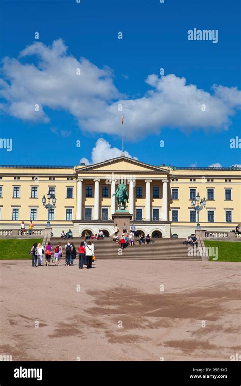 Royal Palace Slottet Oslo Norway Stock Photo Alamy